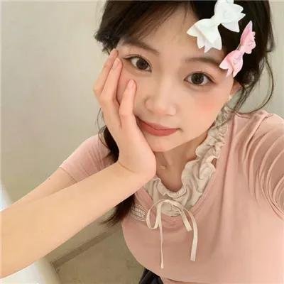 电影海报 - 一个悲伤而美丽的世界
